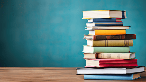 Ein Stapel bunter Bücher